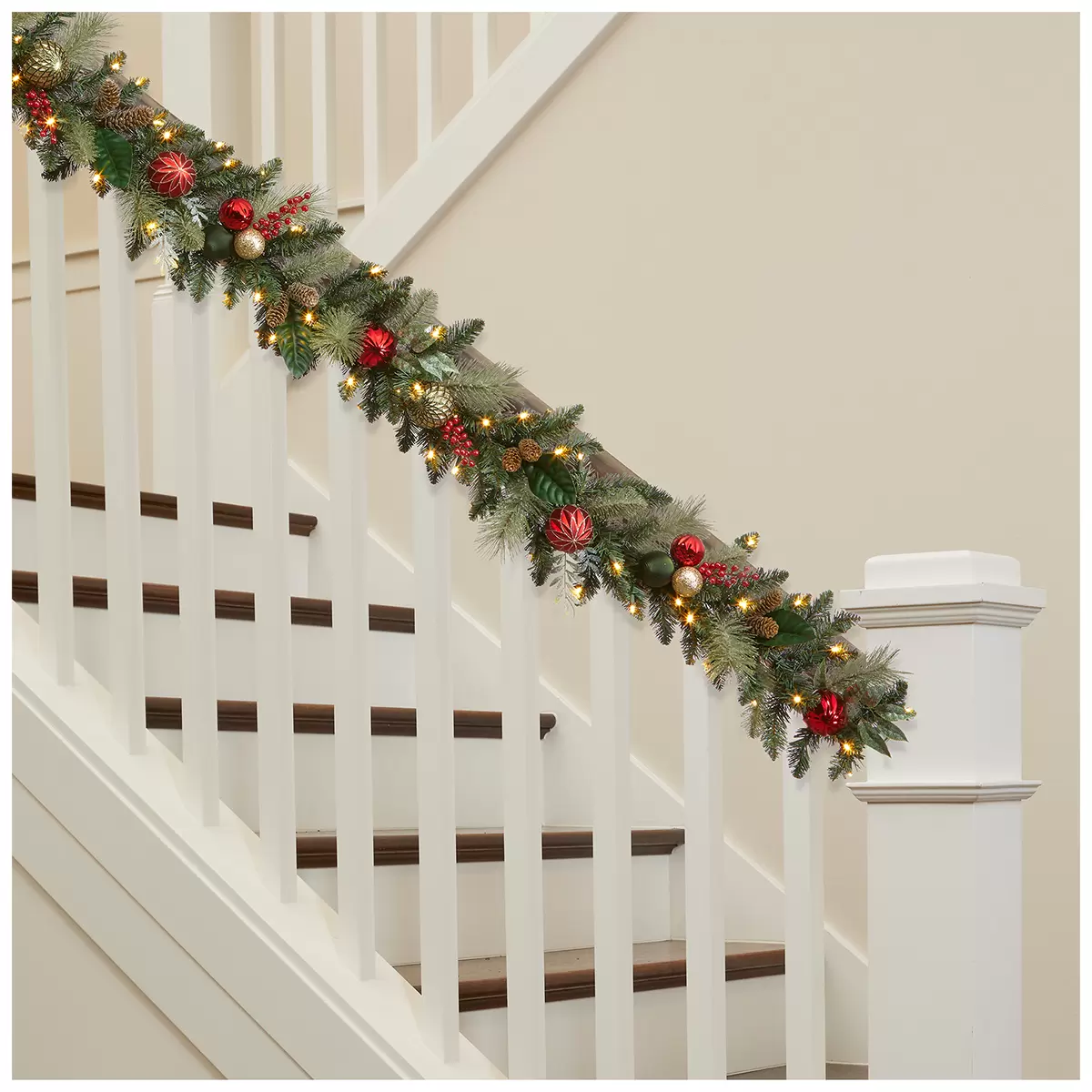 Pre-Lit Decorated Garland RedGold 2.74M